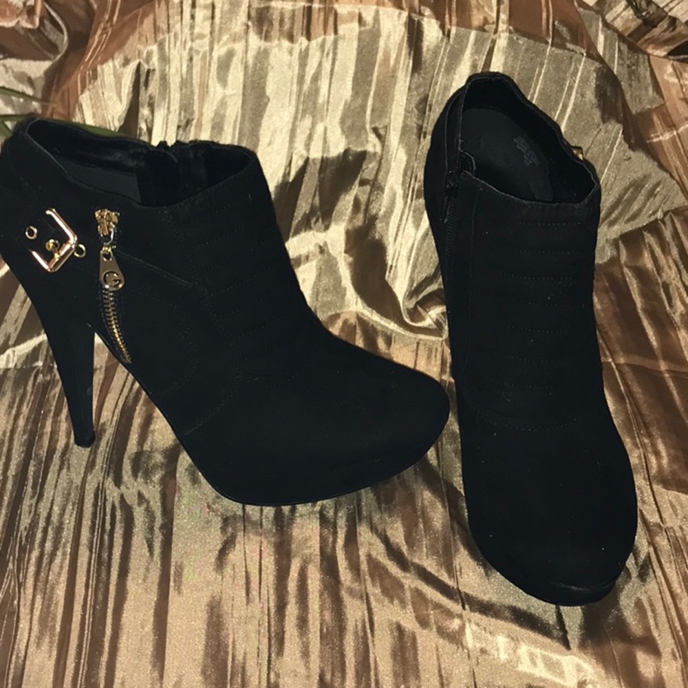 G by Guess Sexy Grey 3.5 in Platform Booties